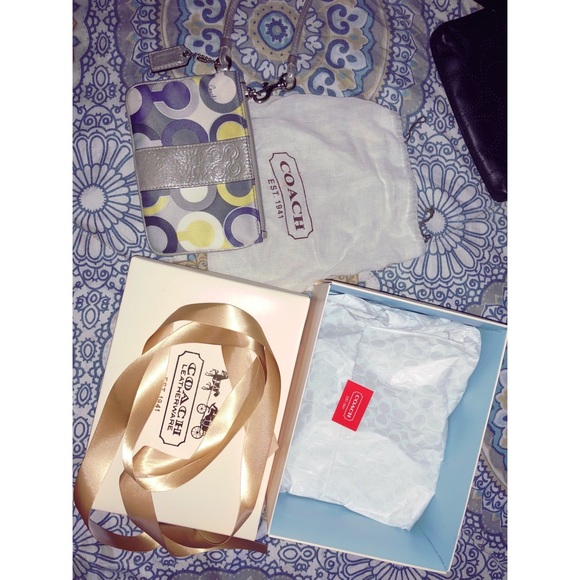 Coach bundle - Picture 2 of 8